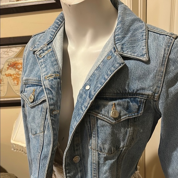 Topshop Light Blue Denim Jacket Cropped, Raw Hem. Size 6 - Picture 3 of 10